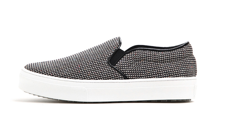 Céline Skate 系列平底便鞋。